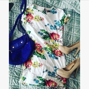 MUST GO❗️ French Connection Floral T-shirt dress